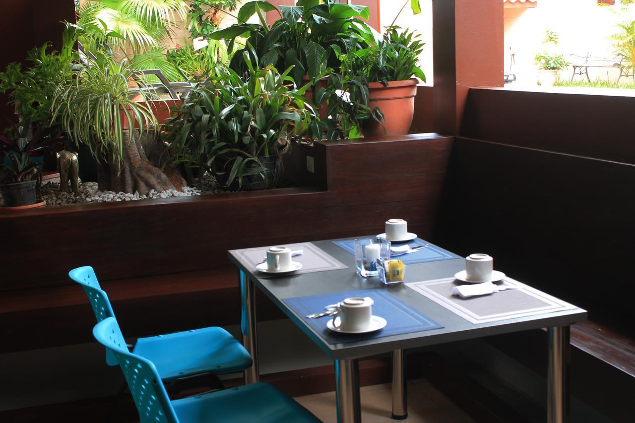 All Days Inn And Out San Salvador Exterior foto