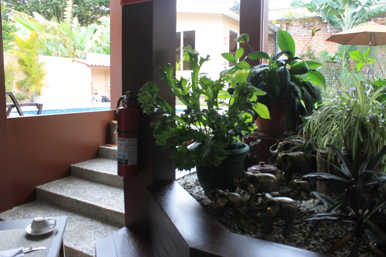 All Days Inn And Out San Salvador Exterior foto